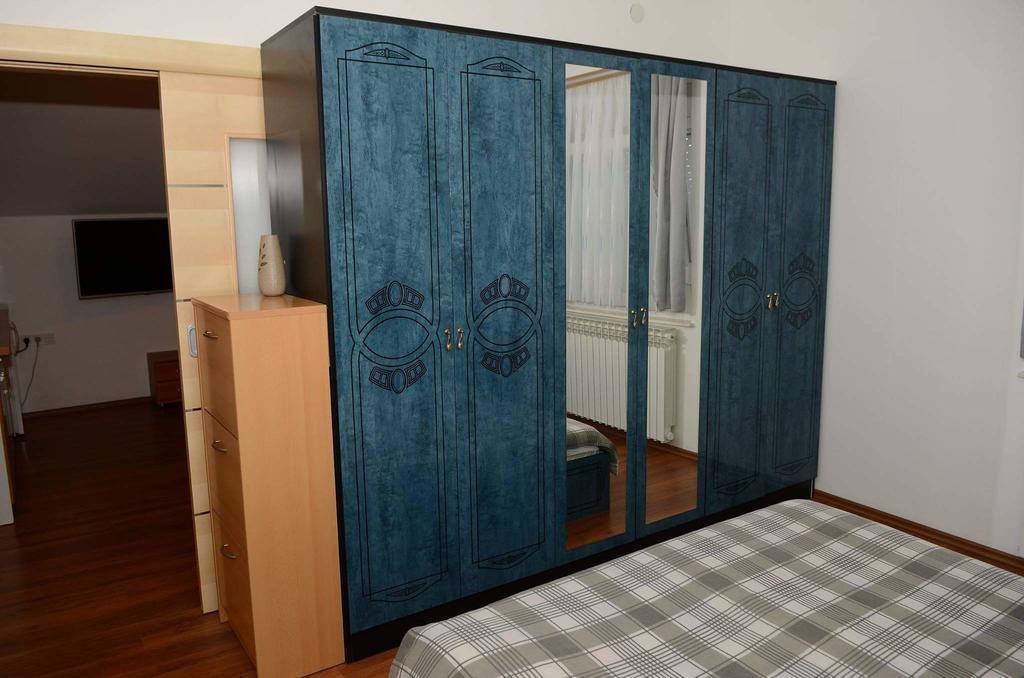 Apartment Split *