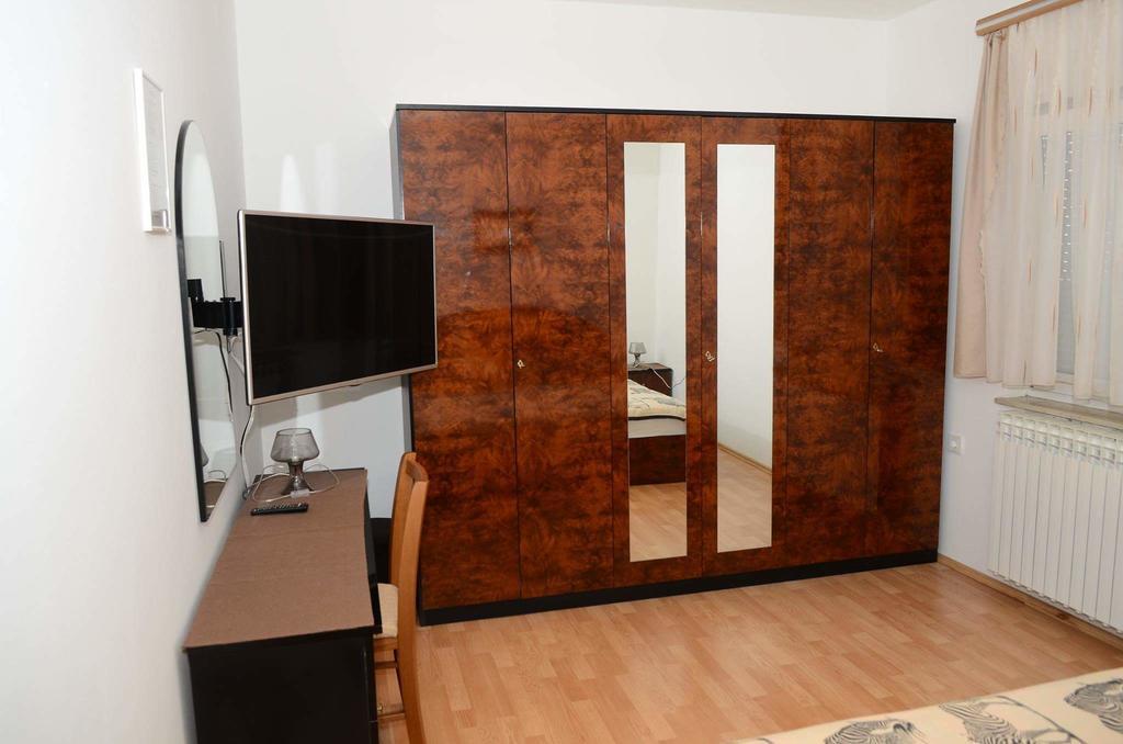 Split Apartment *